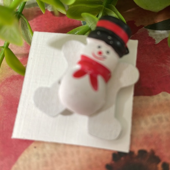 16 new Christmas 🎅 pins NEW - Picture 4 of 6